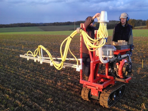 ANTEDIS' technical staff has designed a self-propelled precision fertilizer spreader